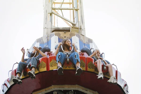 Extrém Attrakció Szabadesés Torony Nyári Vidámpark Városban Városi Kikapcsolódás Szórakozás — Stock Fotó