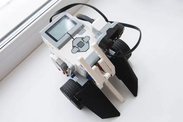 Házi Készítésű Mini Robot Építész Robotikai Kiállításon Gyerekklubban Szelektív Fókusz — Stock Fotó
