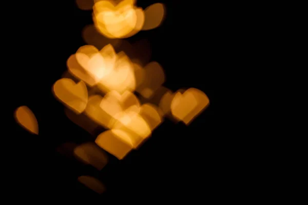 Leuchtend Gelbe Verschwommene Herzlichter Auf Schwarzem Hintergrund Bokeh Für Die — Stockfoto
