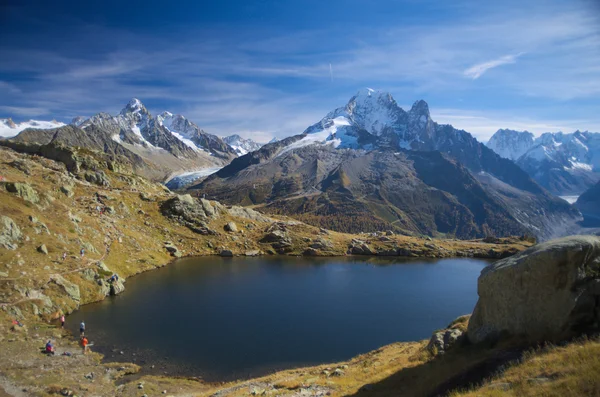 Bergmeer in de hoge bergen — Stockfoto