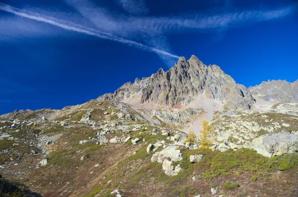 Höga klippiga bergen — Stockfoto