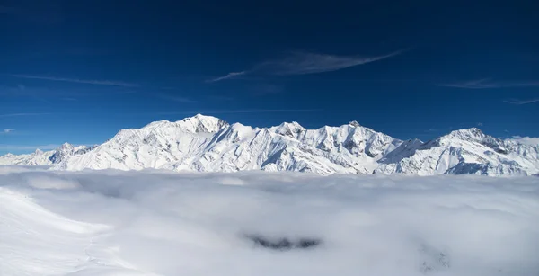 Panoramic view on Mont Blanc massive in winter, over clouds — Stock Photo, Image