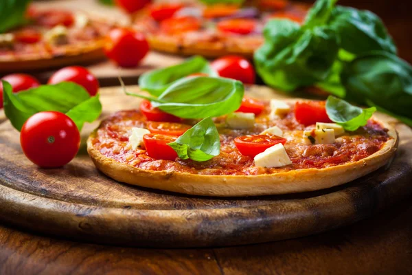 Traditionell hemlagad pizza — Stockfoto