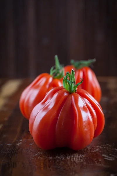 Färskt nötkött tomater — Stockfoto