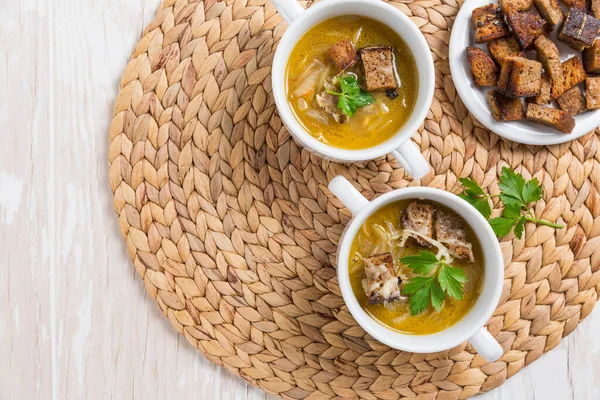 Sopa Tradicional Cebola Francesa Com Croutons Pão Torrado Para Outono — Fotografia de Stock