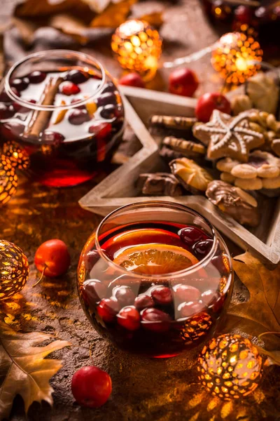 Vino Caliente Con Naranja Arándanos Canela Anís Con Galletas Hojas — Foto de Stock