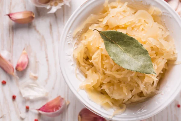 Chucrut Ecológico Col Escabeche Con Cebolla Ajo Especias Bayleaf —  Fotos de Stock