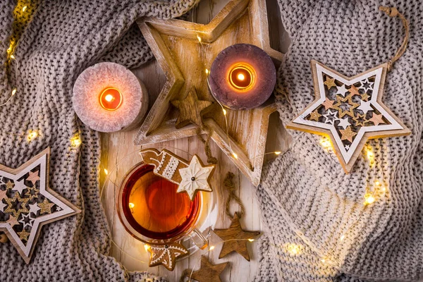 Gezellig Thuis Hygge Concept Kopje Thee Met Kerstkoekjes Warme Deken — Stockfoto