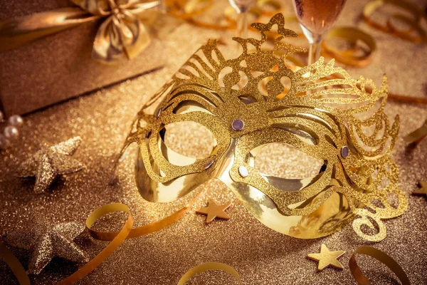 Βενετικές Χρυσές Μάσκες Καρναβαλιού Χρυσό Φόντο Έννοια Της Mardi Gras — Φωτογραφία Αρχείου