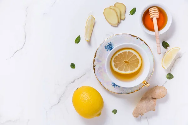 Con Limón Jengibre Miel Como Medicina Natural Sobre Fondo Blanco —  Fotos de Stock