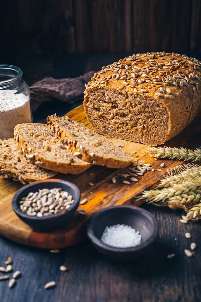 Pain Épeautre Complet Fait Maison Avec Graines Tournesol Ingrédients Cuisson — Photo