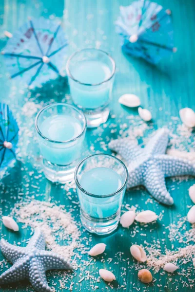 Blue Shots Summer Seashells Blue Background Small Alcoholic Cocktails — Photo
