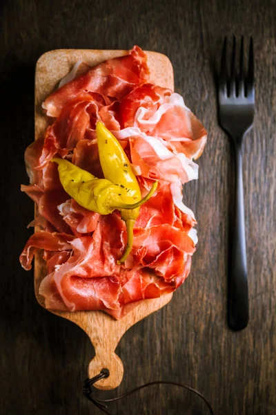 Prosciutto Grilled Peppers Italian Dry Ham Grilled Green Peppers Wooden — Stock Photo, Image
