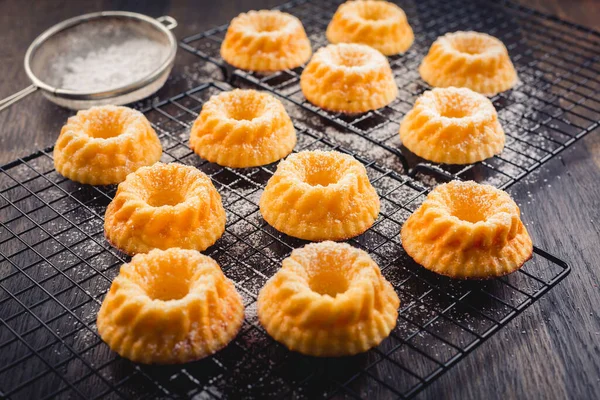 Gugelhupf Zelfgemaakte Citroen Kaastaart Als Bundt Cakes Zwarte Achtergrond — Stockfoto