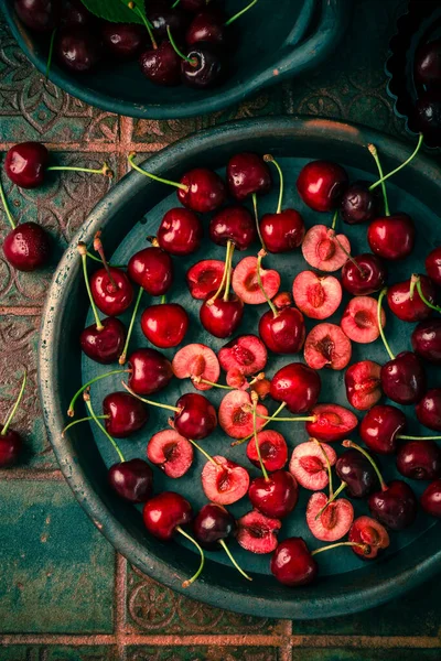 Organic Cherries Bowl Baking Pan Kitchen Table — Stock Photo, Image