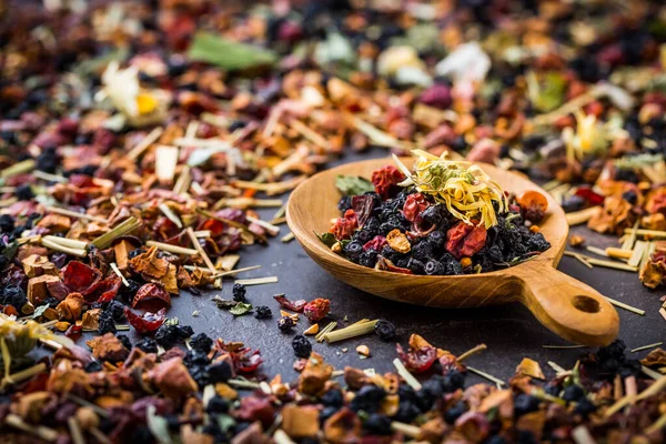 Folhas Chá Secas Frutas Bagas Tigela Mesa Madeira Rústica — Fotografia de Stock