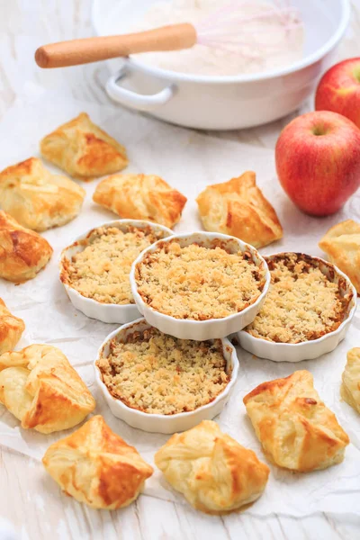 Homemade Apple Turnovers Small Apple Crumble Cakes Ingredients — Stock Photo, Image