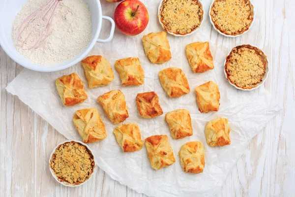 Homemade Apple Turnovers Small Apple Crumble Cakes Ingredients — Stock Photo, Image