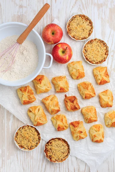 Homemade Apple Turnovers Small Apple Crumble Cakes Ingredients — Stock Photo, Image