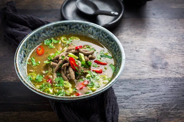 Soupe Boulette Foie Allemande Oignon Aux Légumes Sur Fond Sombre — Photo