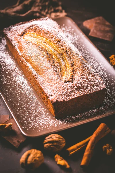 Pão Banana Vegan Caseiro Bolo Com Nozes Chocolate Canela Fundo — Fotografia de Stock