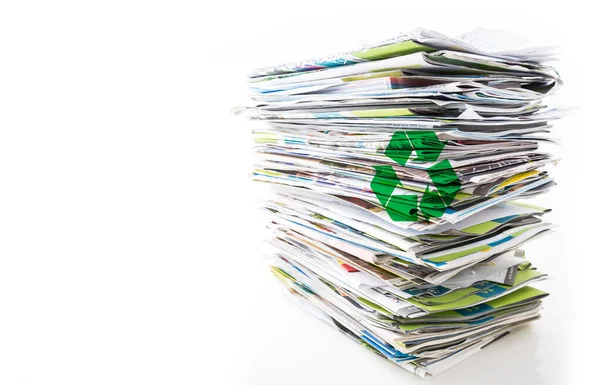 Στοίβα Απορριμμάτων Χαρτιού Παλιών Περιοδικών Εφημερίδων Και Φυλλαδίων Για Ανακύκλωση — Φωτογραφία Αρχείου