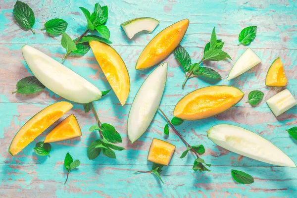 Snack Saludable Piel Sapo Melón Melón Con Menta Fresca Mesa —  Fotos de Stock