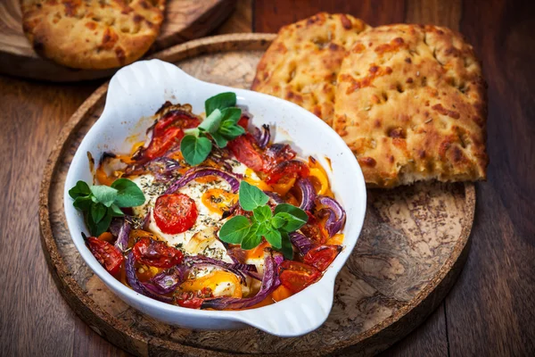 Queso feta al horno con verduras — Foto de Stock