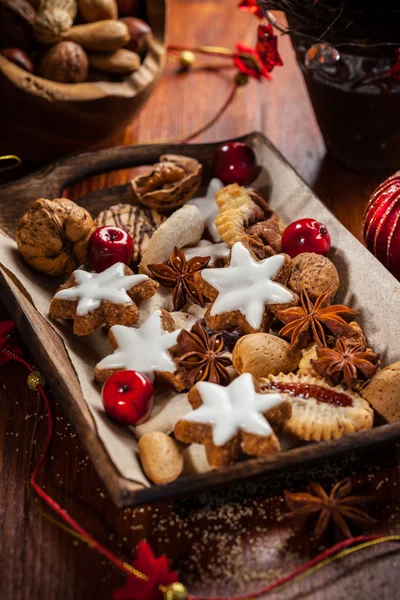 Pão de gengibre caseiro e biscoitos para o Natal — Fotografia de Stock