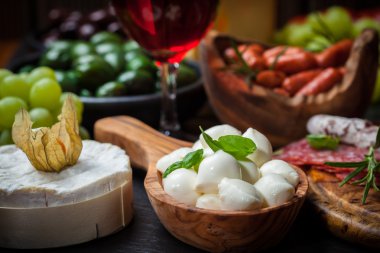 Apetizers ve antipasti