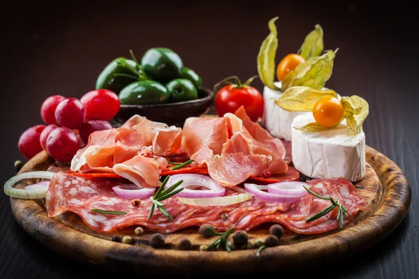 Antipasto dinner platter — Stock Photo, Image