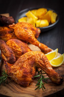 otlar pişmiş tavuk