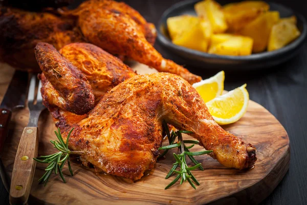 Pollo al horno con hierbas — Foto de Stock