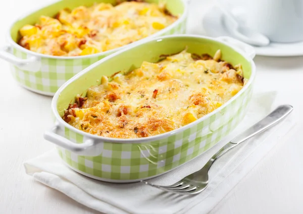 Cazuela con pasta y queso —  Fotos de Stock