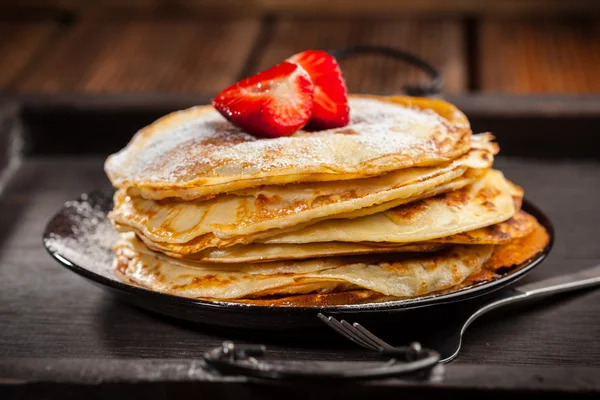 Crepes with fresh strawberries — Stock Photo, Image