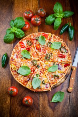 Sıcak biber pizza ile jalapenos