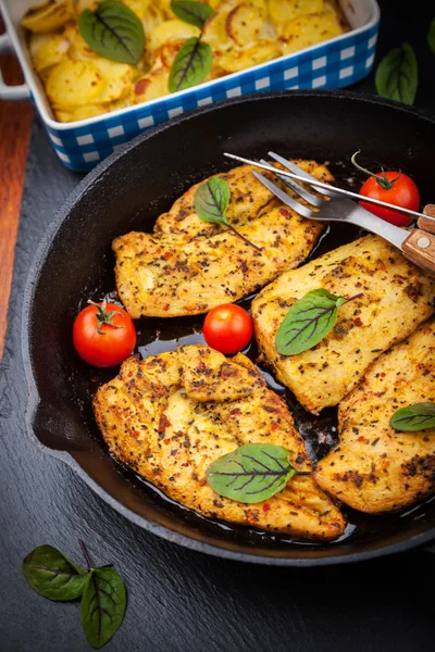 Pechuga de pollo marinado — Foto de Stock