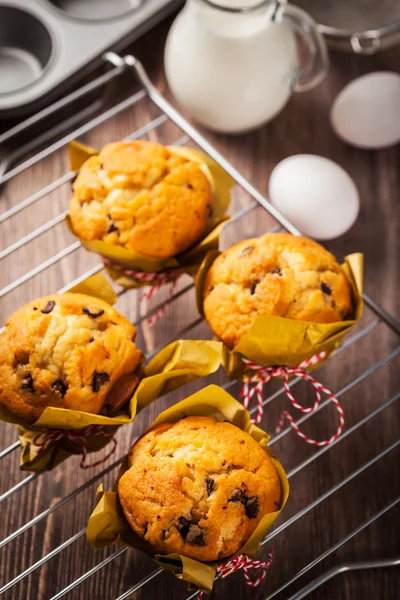 Domácí muffiny s pečící ingredience — Stock fotografie