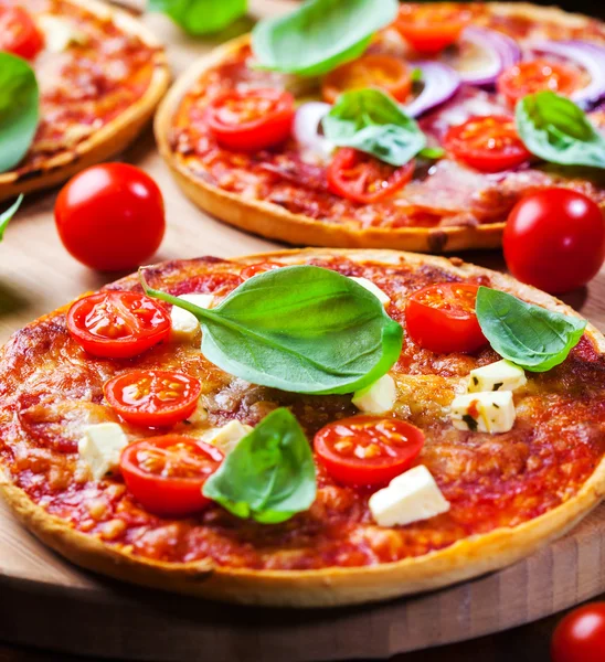 Pizza tradizionale fatta in casa — Foto Stock