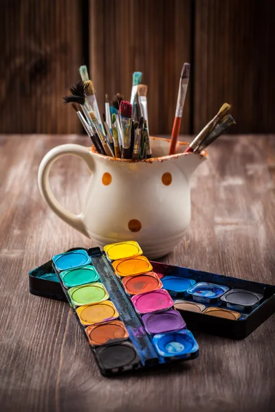 Farben, Aquarelle und Pinsel — Stockfoto