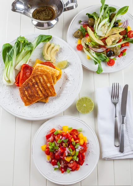 Salsa salad with grilled cheese — Stock Photo, Image