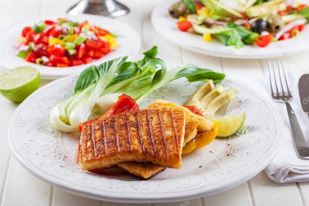 Grilled cheese with salsa salad 