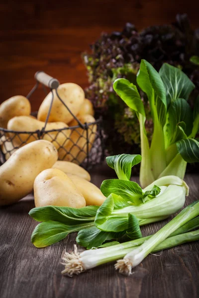 Verduras crudas con especias — Foto de Stock