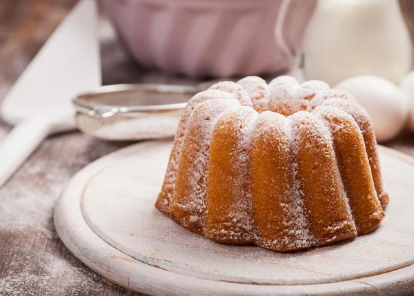 Marble cake with baking utensils — Stock Photo, Image