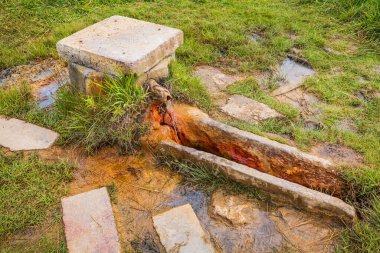 Slovakya 'da doğal termal maden suyu kaynakları, kalsiyum, magnezyum, demir ve sülfür açısından zengindir. Besenova, Slovakya 'da yer almaktadır