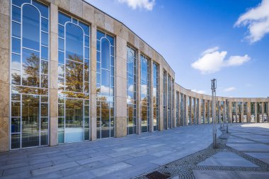 Ludwigsburg, Almanya - 2 Ekim 2025: Almanya 'nın Baden-Wuerttemberg kentindeki en büyük kültür ve kongre merkezi olan Forum Binası, Theather, konser salonu