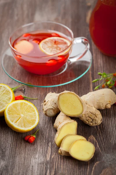 Tea with fresh goji berries and ginger — Stock Photo, Image