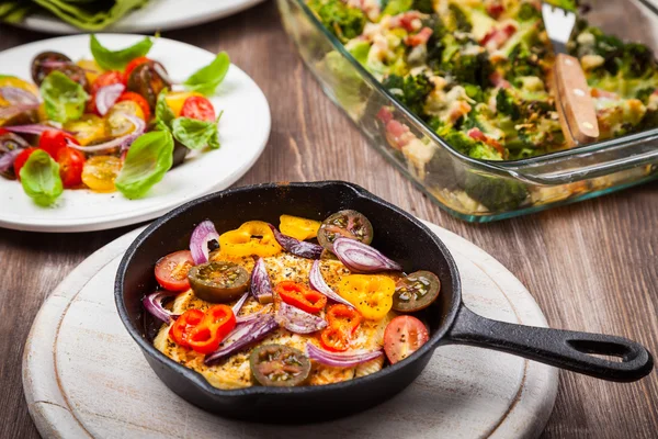 Sheep's grilled cheese with salad — Stock Photo, Image