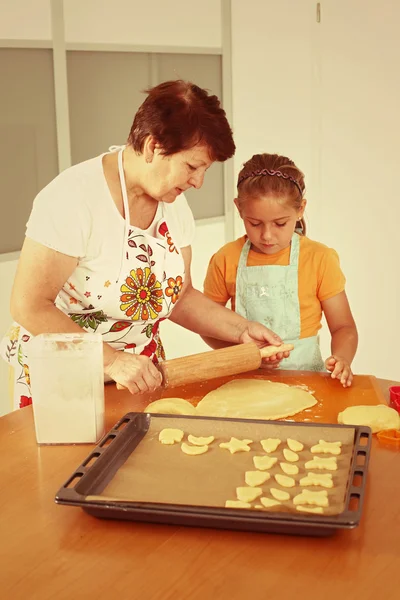 Biscoitos de cozedura em vitage olhar — Fotografia de Stock