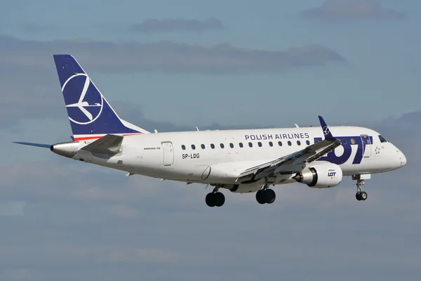 PLL hel Embraer landning — Stockfoto